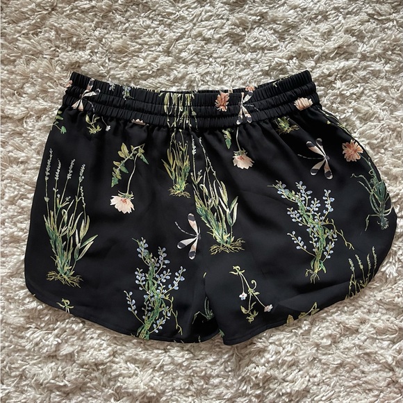 Aritzia shorts - Picture 2 of 4
